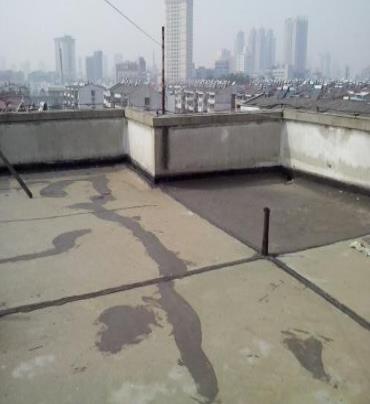 依兰漏水维修 楼顶漏水是什么原因，楼顶漏水维修方法是什么?